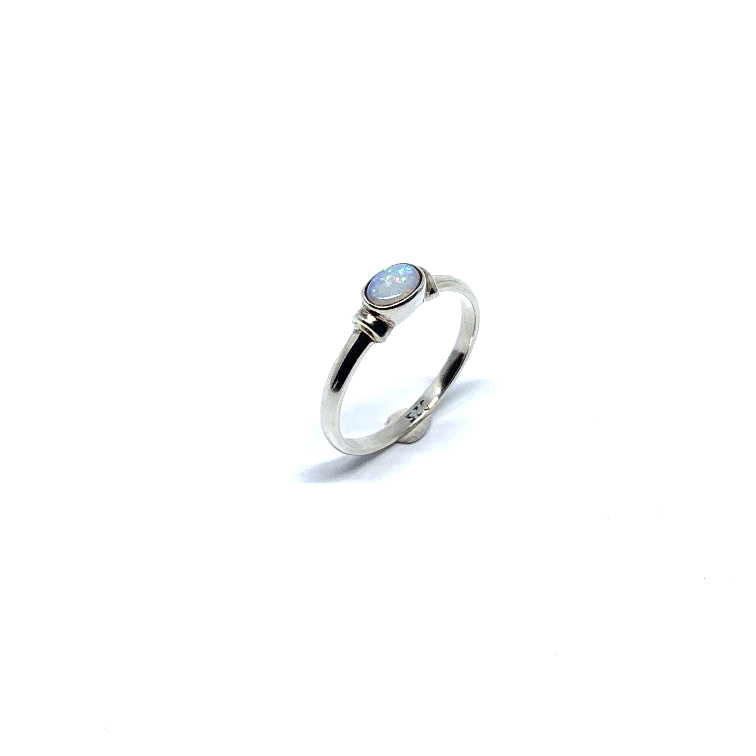 Witte opaal ring